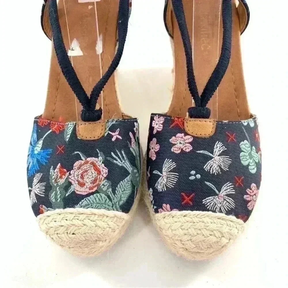 City classified womens espadrilles size 6 multicolored canvas floral wedges